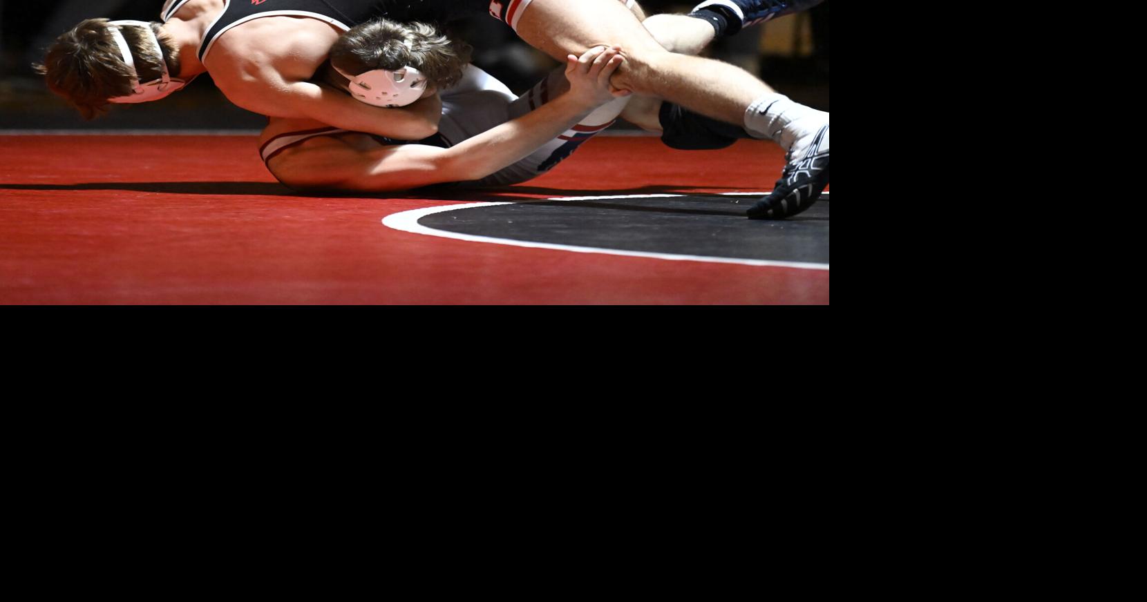 13 LL League wrestlers remain on District 3 Class 3A championship