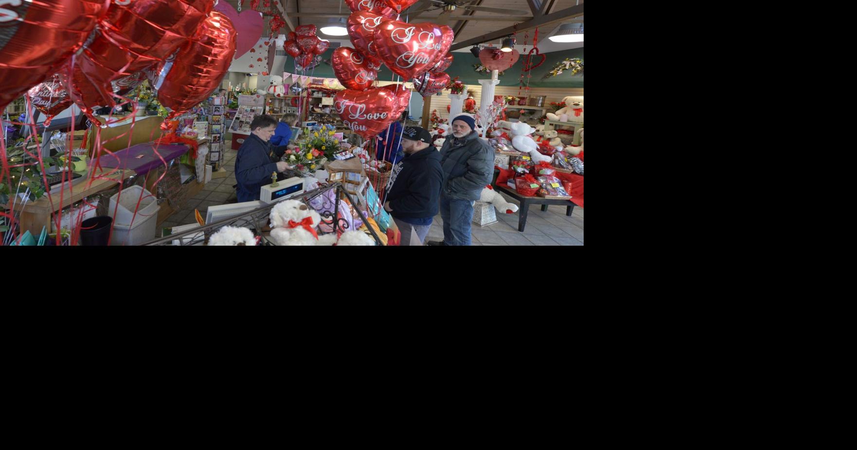 PHOTOS Royer's Flowers employees hustling on the day before Valentine