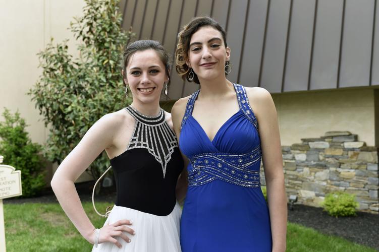 LampeterStrasburg students steal the show at 2019 prom [photos