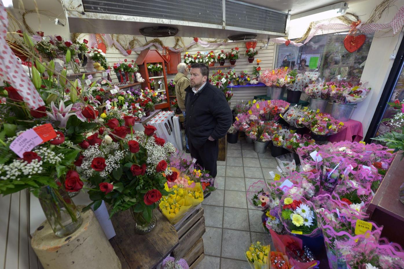 Local Flower Shop Prepares More Than 5 000 Roses For Valentine S Day Local News Lancasteronline Com