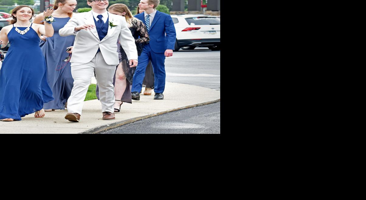 Conestoga Valley students dress to impress for prom [photos] Local