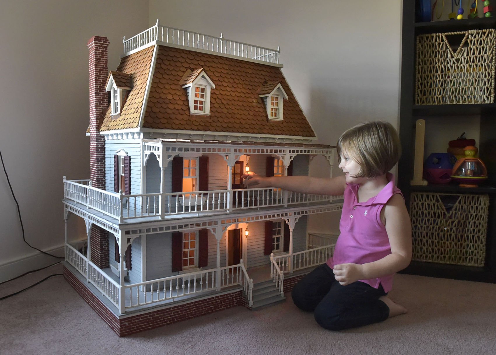 4 ft tall doll house