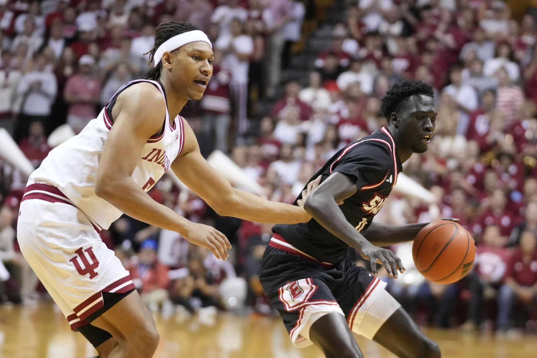 Mgbako Scores Career-high 31 Points To Lead No. 17 Indiana Past SIU ...