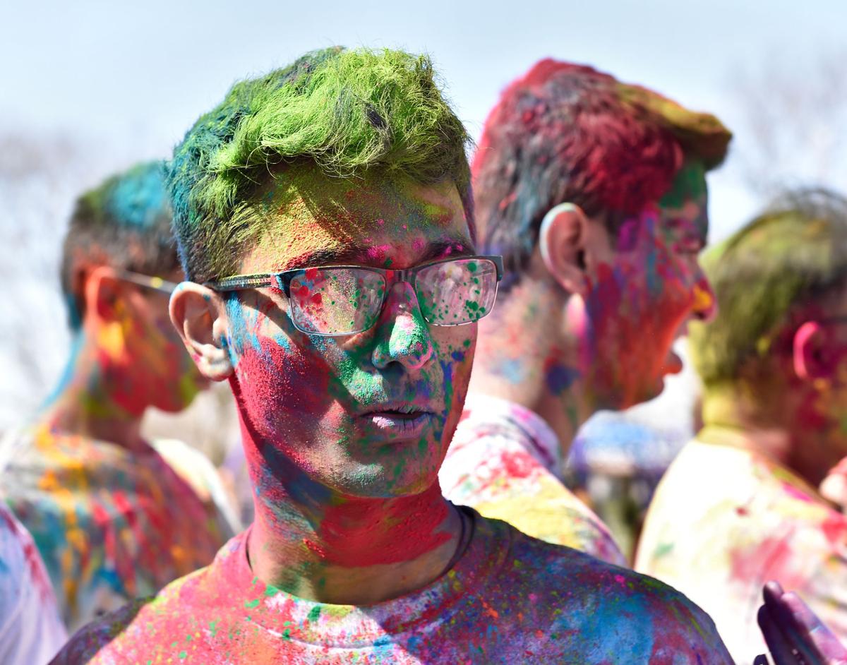 These virtual Holi celebrations are family-friendly; here's how to