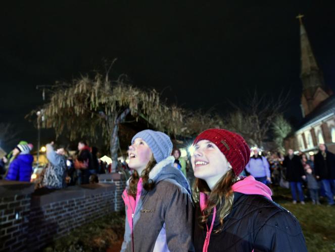 Lancaster County celebrates the new year with balloon, shoe, rose drops