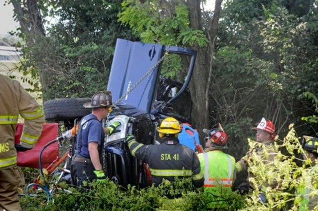 Rescue crews free 18-year-old woman from wreck near Marietta | News ...