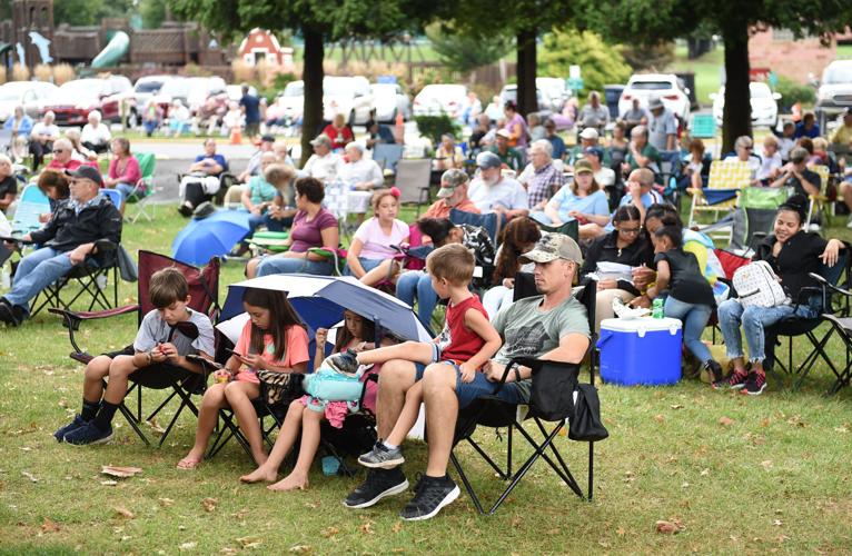 Folk and bluegrass fill the stage at New Holland Fiddlers' Picnic