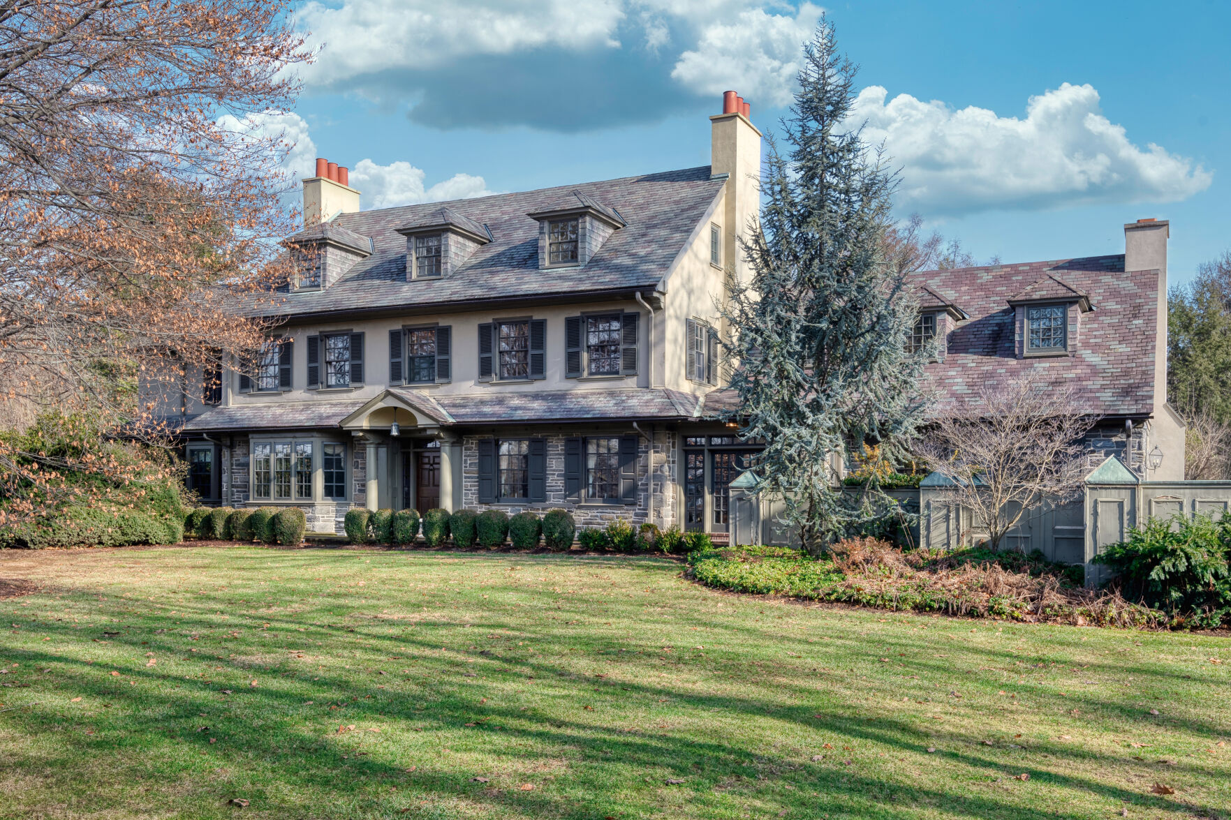 House on the hill パンツ　3点セット　70 This Manheim Twp. home has 6 fireplaces and was designed by C