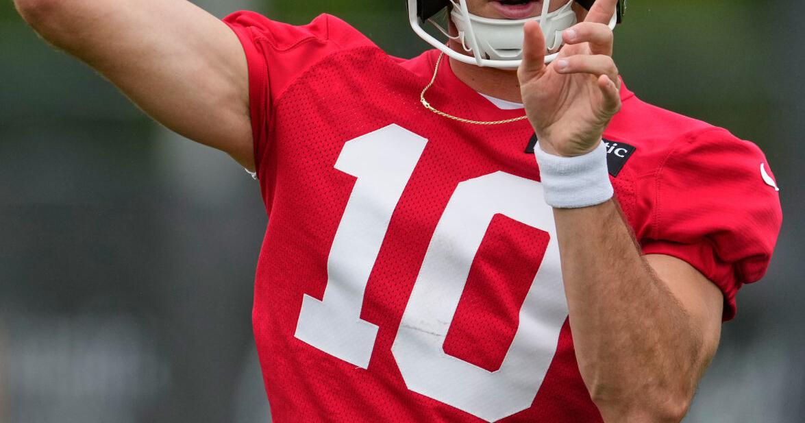 Jets sit Geno Smith vs. Bucs with sore foot, AP source says. Rookie Cade Klubnik expected to start By DENNIS WASZAK Jr. - AP Pro Football Writer Aug 14, 2026