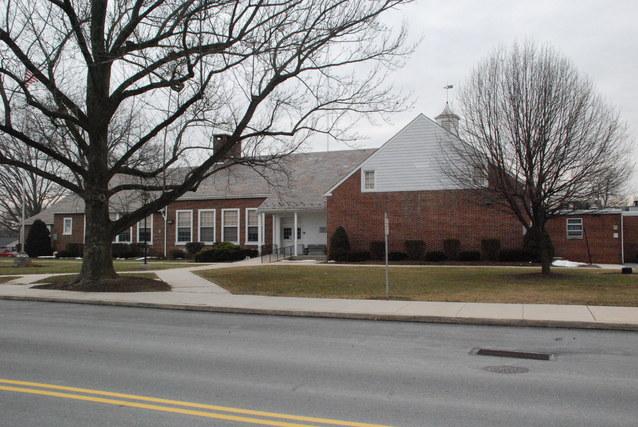 Elizabethtown board, residents discuss future of Bainbridge school