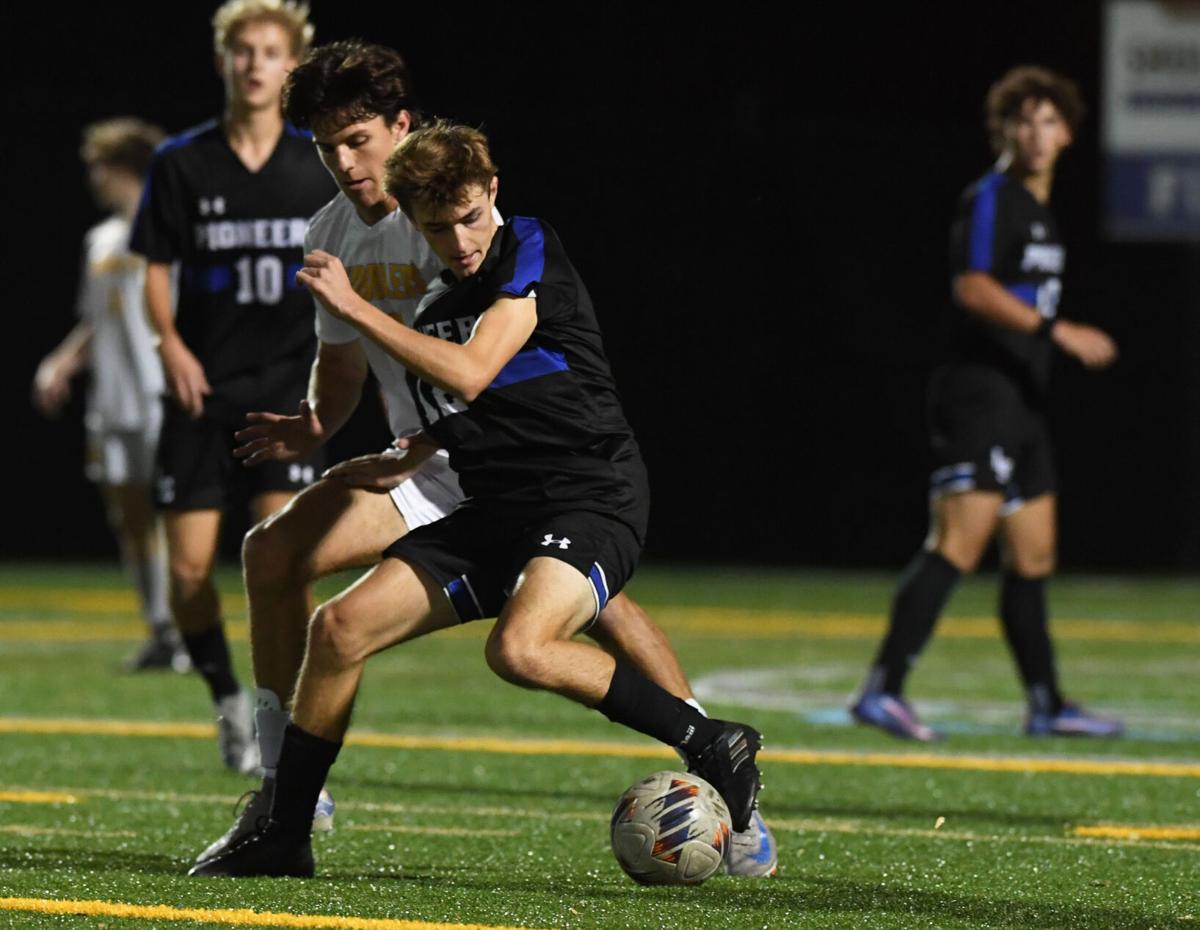 LampeterStrasburg's defense is stronger than steel in District 3 Class