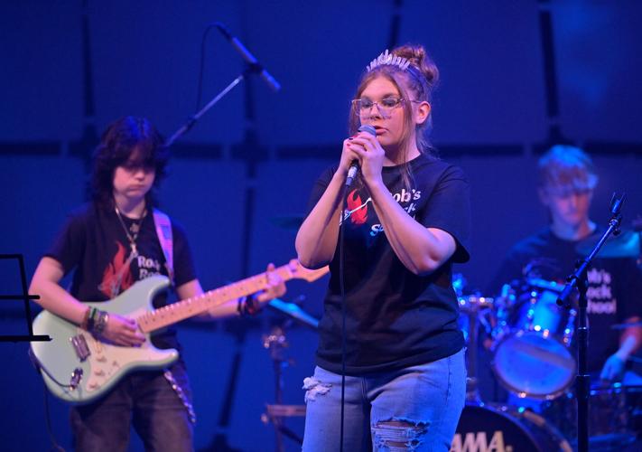 Rob's Rock School pays tribute to the music of Pink Floyd [photos ...