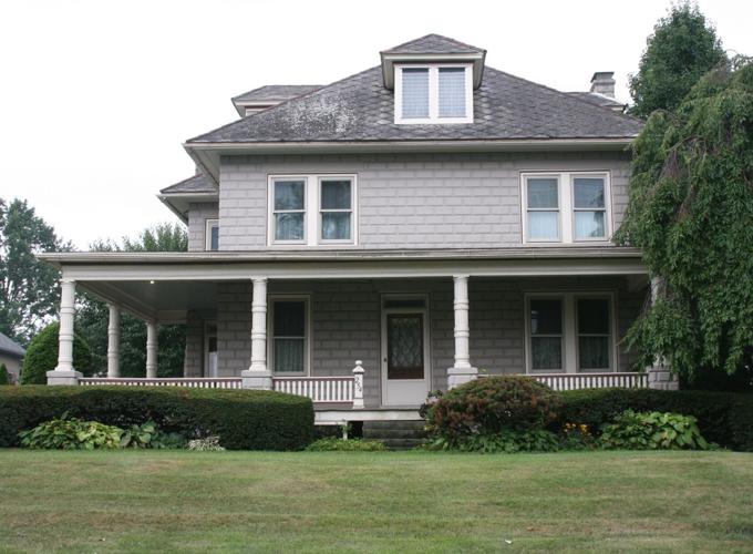 HG Foursquare Leola PA c1930 Two bay.jpg