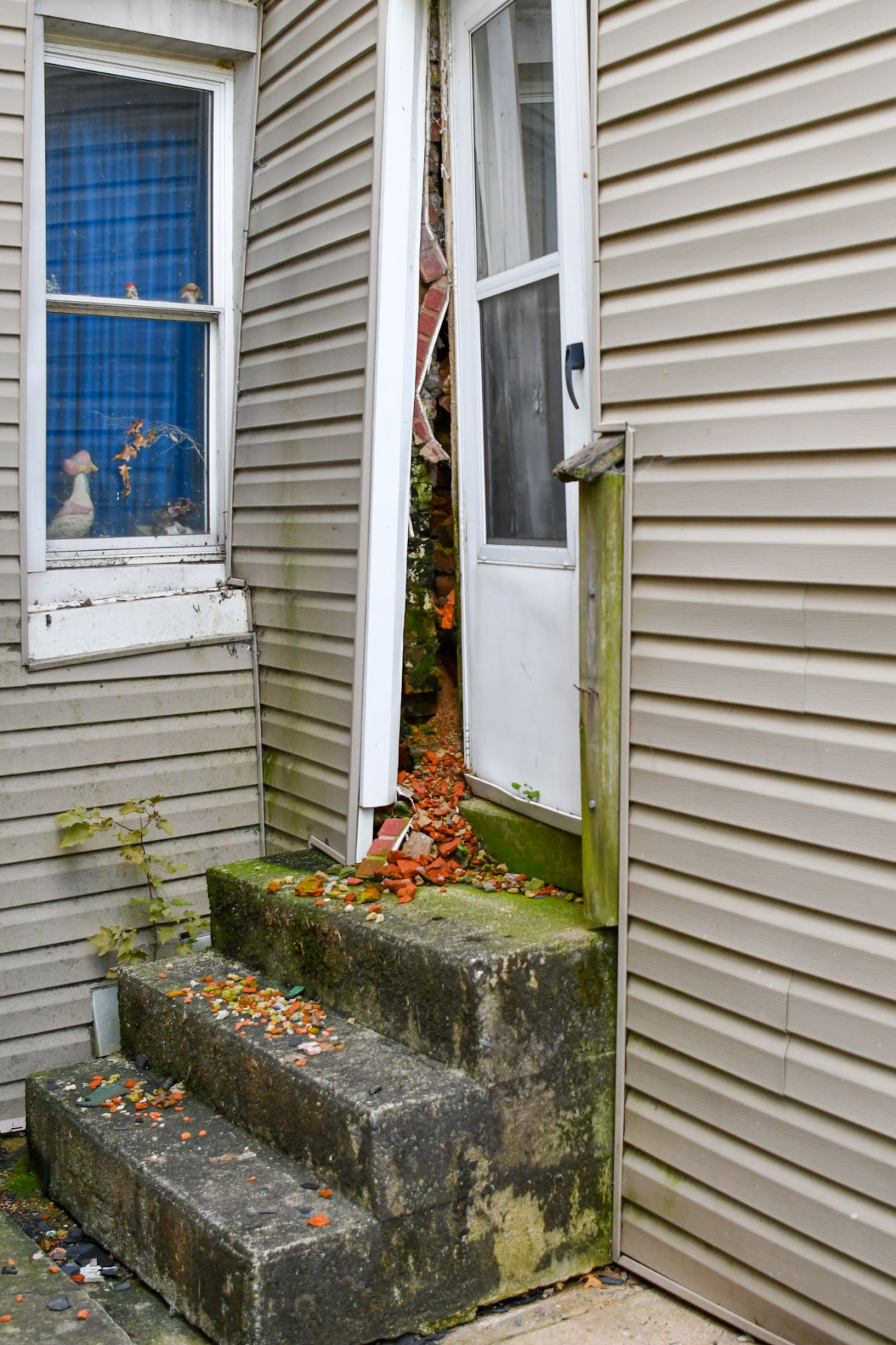 Condemned houses on Plum Street [photos]