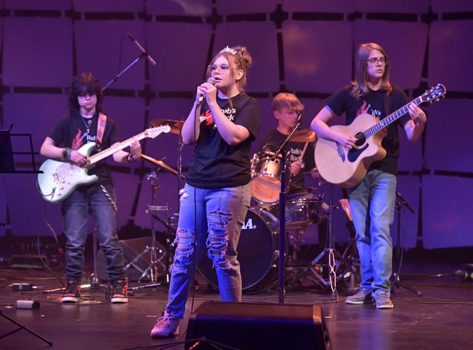 Rob's Rock School pays tribute to the music of Pink Floyd [photos ...