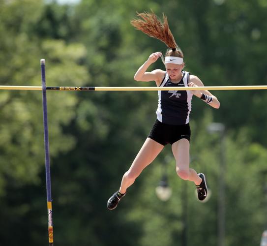 Manheim Township's Mackenzie Horn sets PIAA pole vault record in gold