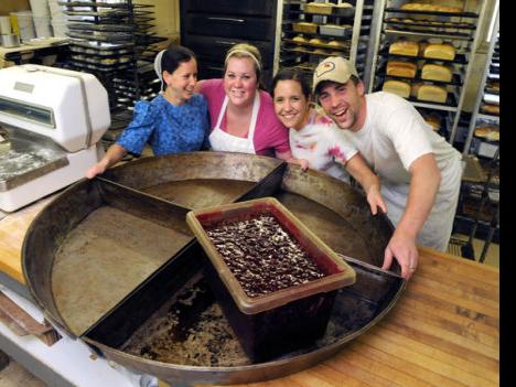 Lititz bakery makes 300-pound blueberry pie | Lifestyle