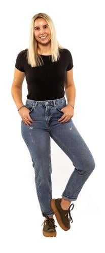 How To Wear Mom Jeans In 2022 - The Dark Plum