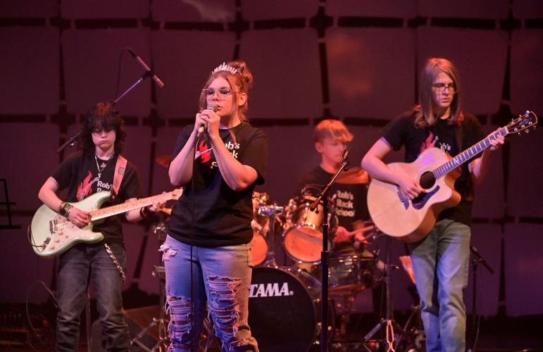 Rob's Rock School pays tribute to the music of Pink Floyd [photos ...