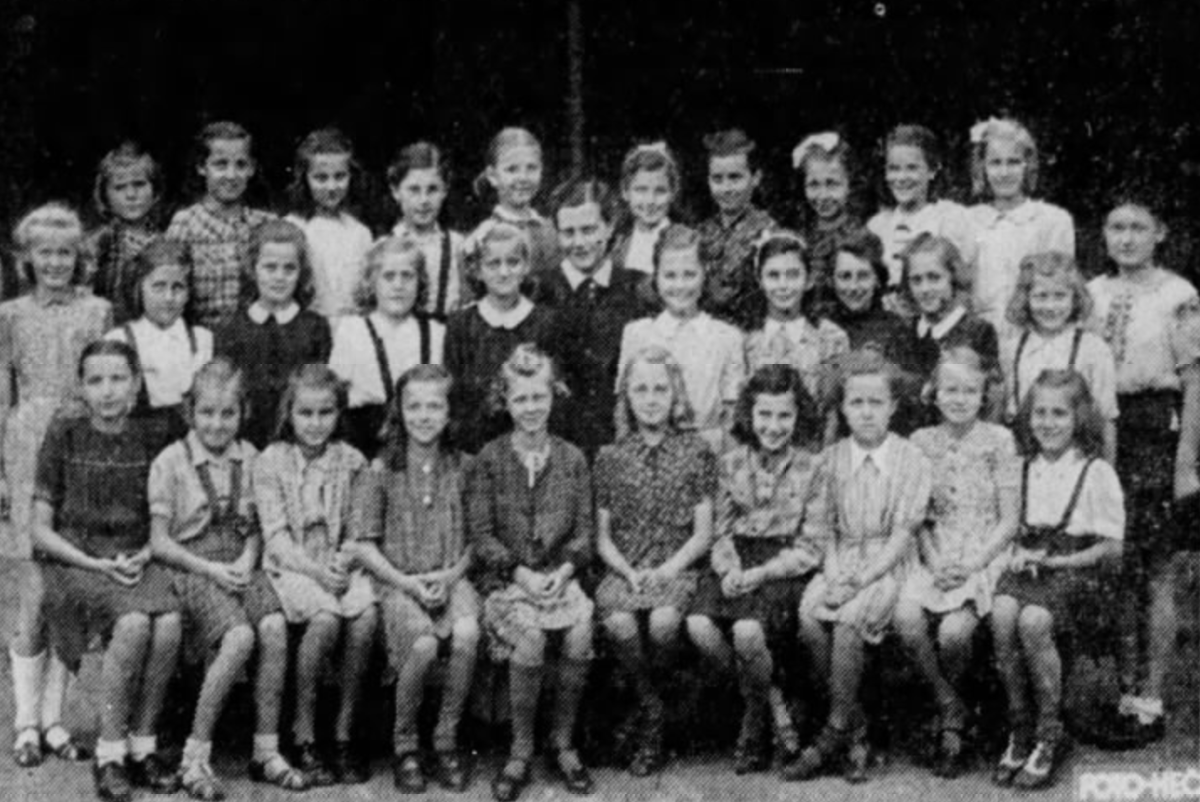 Class of Prague schoolgirls, 1946