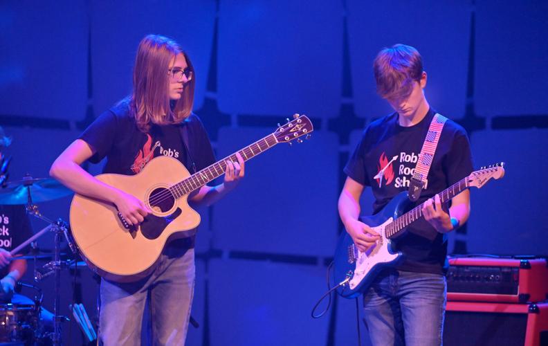 Rob's Rock School pays tribute to the music of Pink Floyd [photos ...