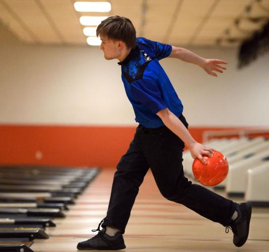 Lancaster Mennonite vs. Lampeter-Strasburg - L-L league bowling