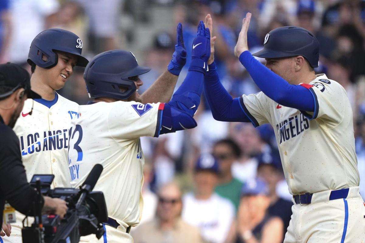 Muncy hits 2 homers, Dodgers crush Yankees 182 MLB