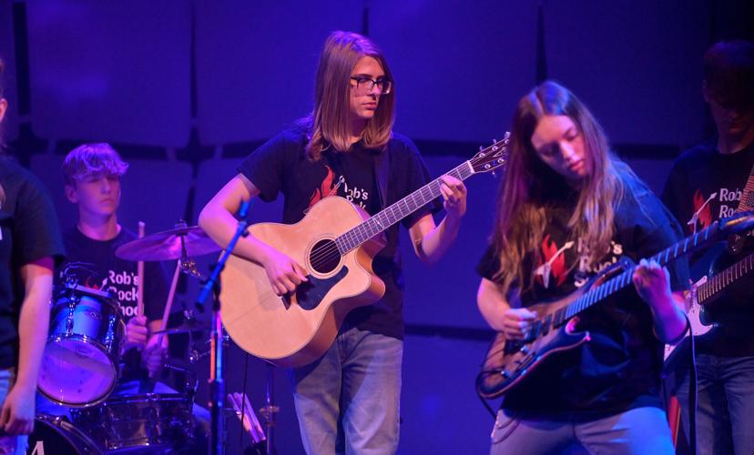 Rob's Rock School pays tribute to the music of Pink Floyd [photos ...