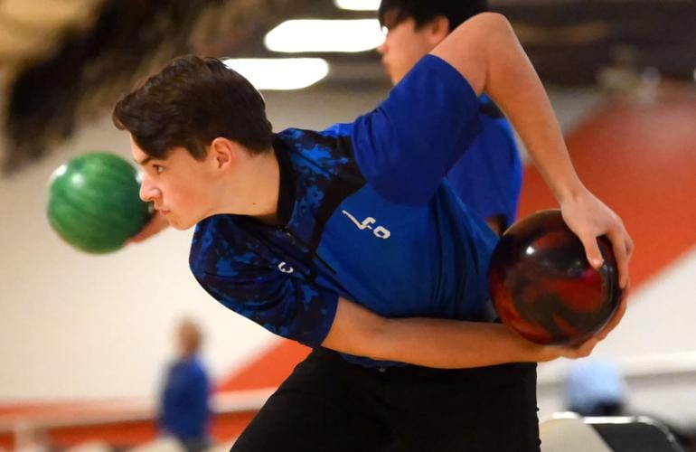 Lancaster Mennonite vs. Lampeter-Strasburg - L-L league bowling