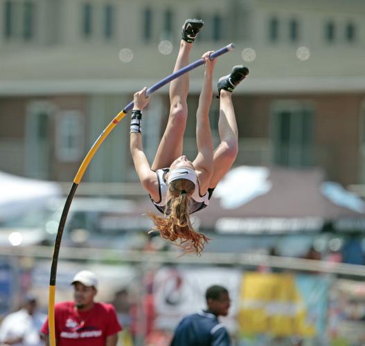 Manheim Township's Mackenzie Horn sets PIAA pole vault record in gold
