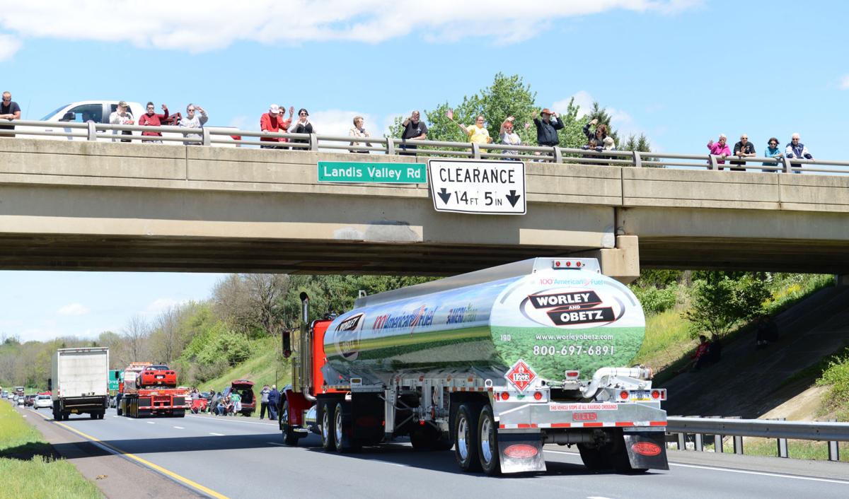 MakeAWish shatters world record for largest convoy, draws 590 trucks