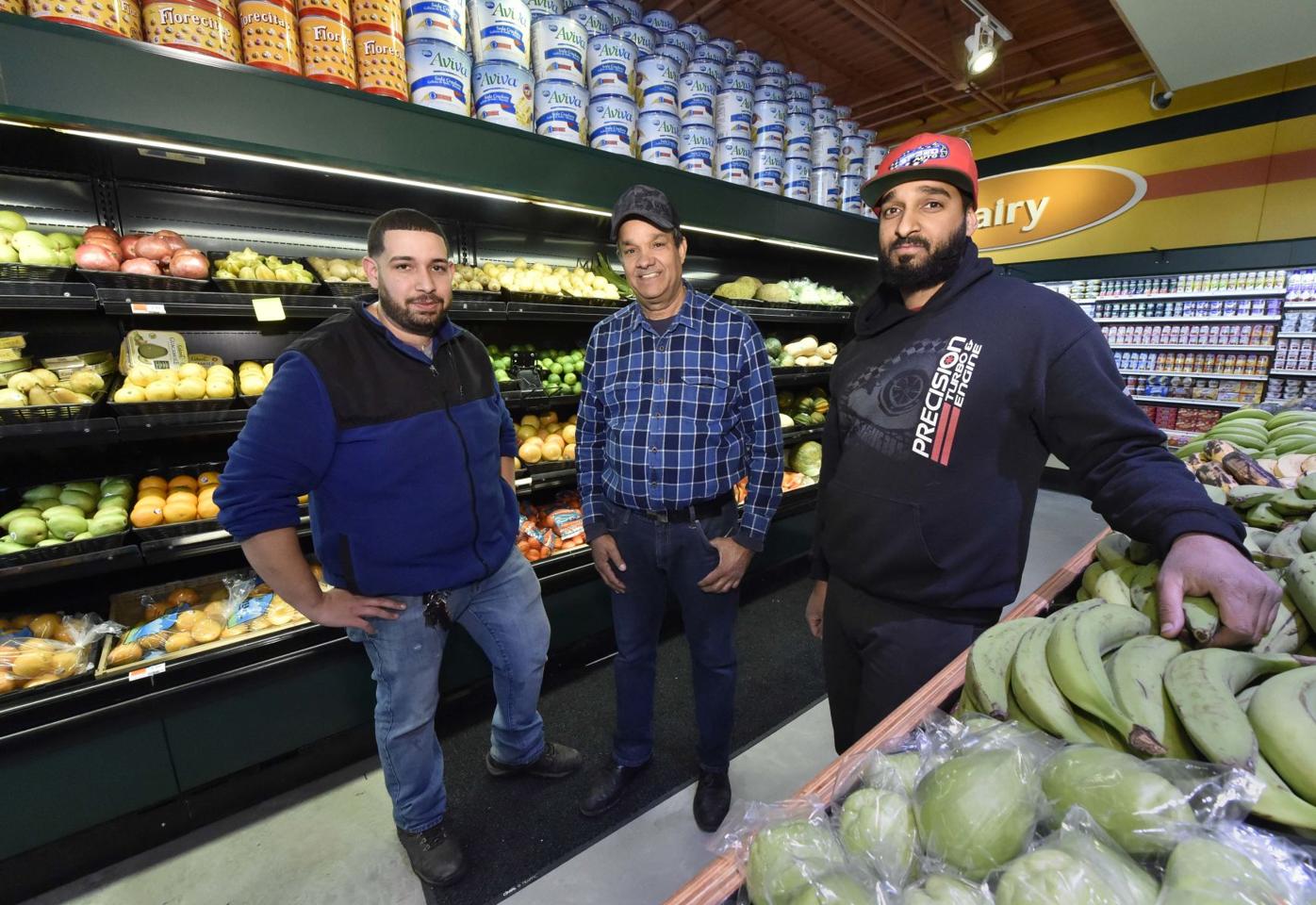 gebouw Vijf Oh jee Brothers Food Max opens Lancaster city grocery store in Conestoga River  Plaza | Local News | lancasteronline.com