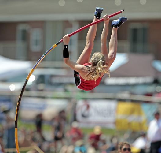 Manheim Township's Mackenzie Horn sets PIAA pole vault record in gold