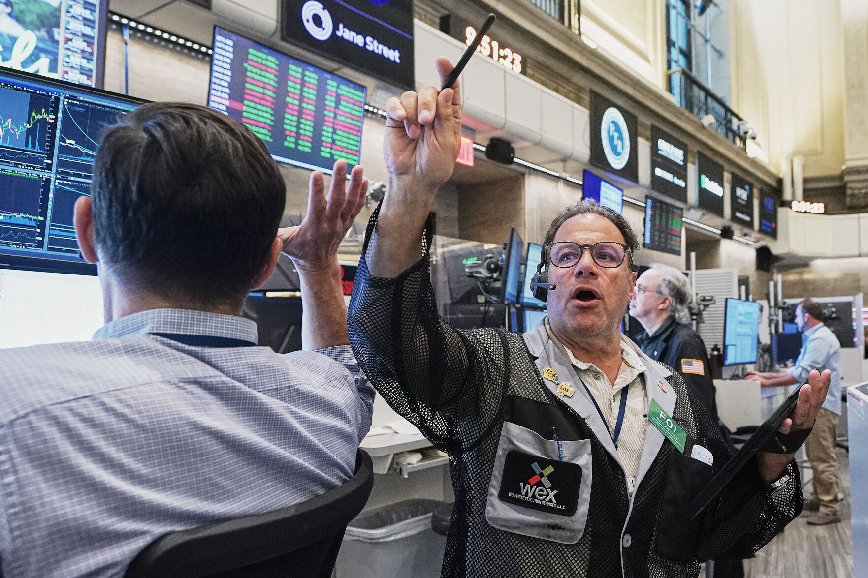 Sharp drops in Big Tech companies pull indexes mostly lower on