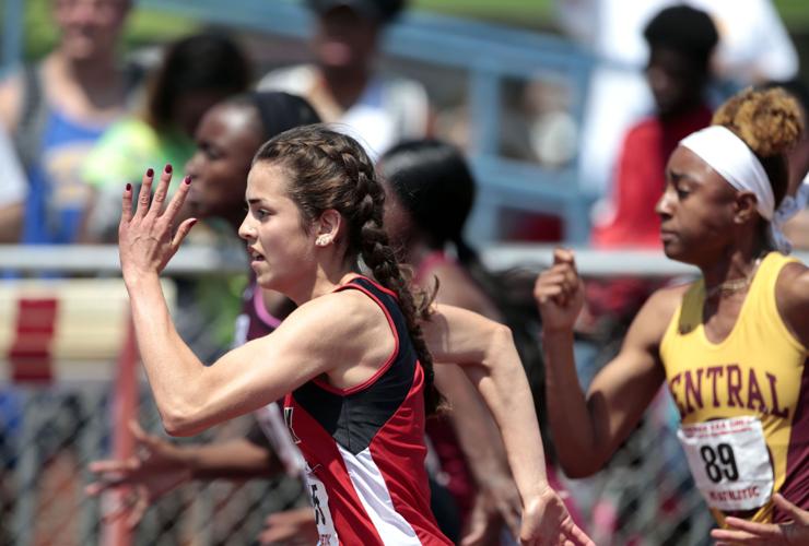 Manheim Township's Mackenzie Horn sets PIAA pole vault record in gold