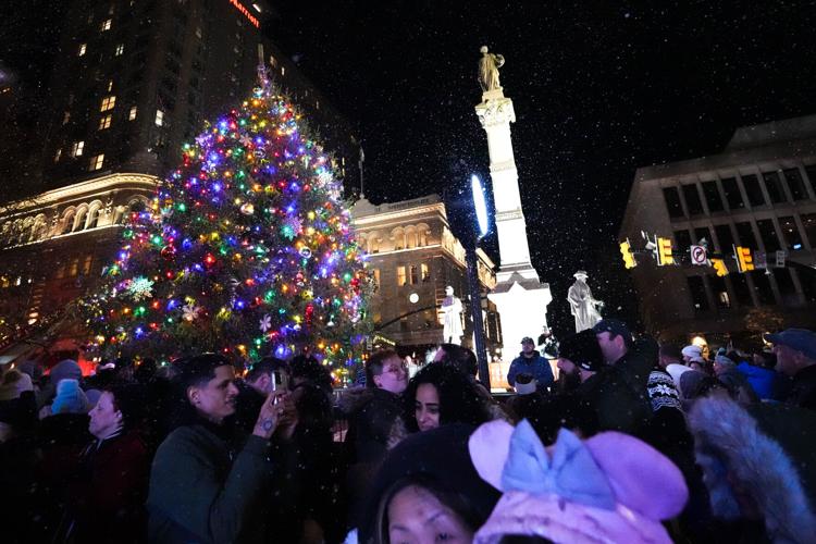 Holiday season kicks off with annual tree lighting in downtown
