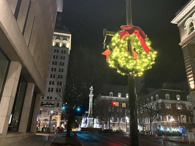 พวงหรีดเมืองแลงคาสเตอร์ในเวลากลางคืน