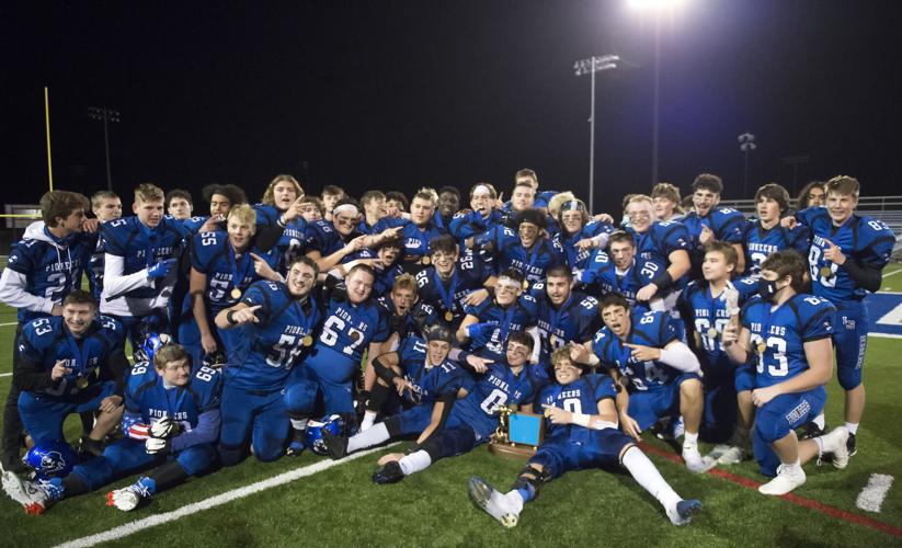 Elco visits LampeterStrasburg for District 3 Class 4A football