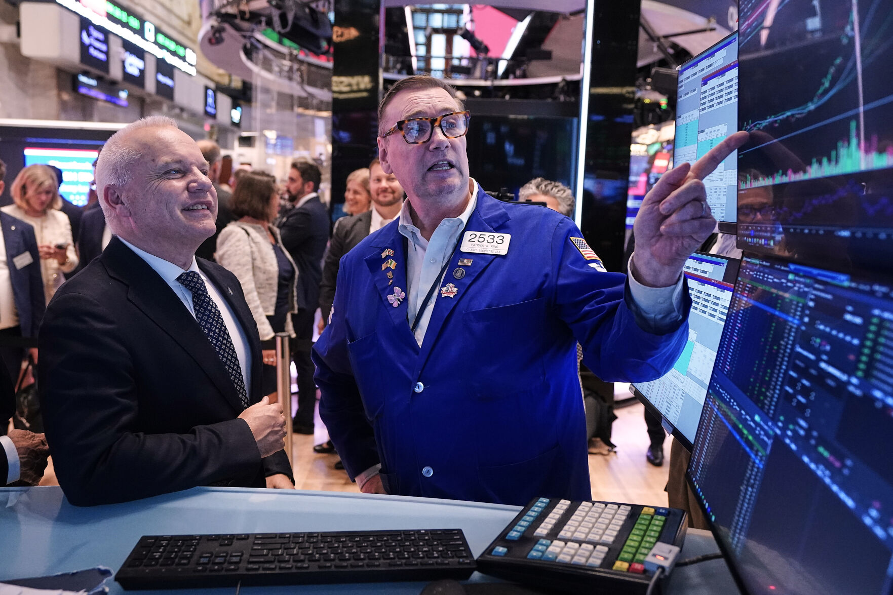 Sharp drops in Big Tech companies pull indexes mostly lower on
