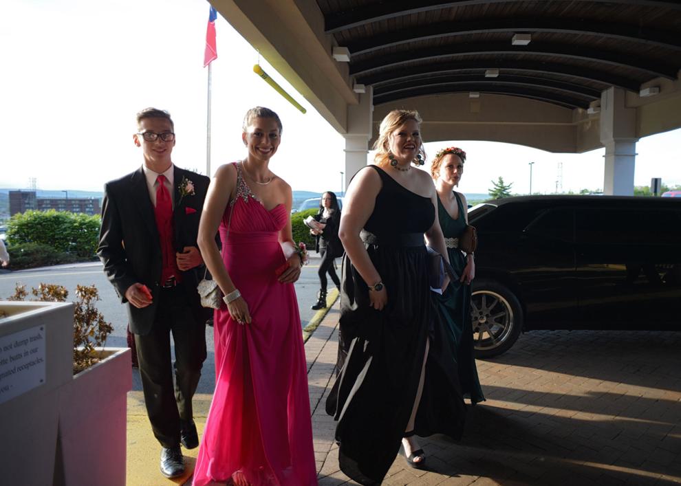 Lower Dauphin High School 2016 Prom 48.JPG