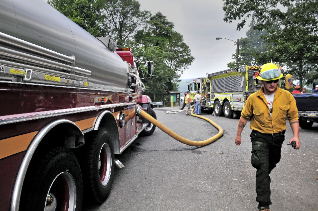 Firefighters Battle Brush Fire At Pinnacle Overlook | News ...