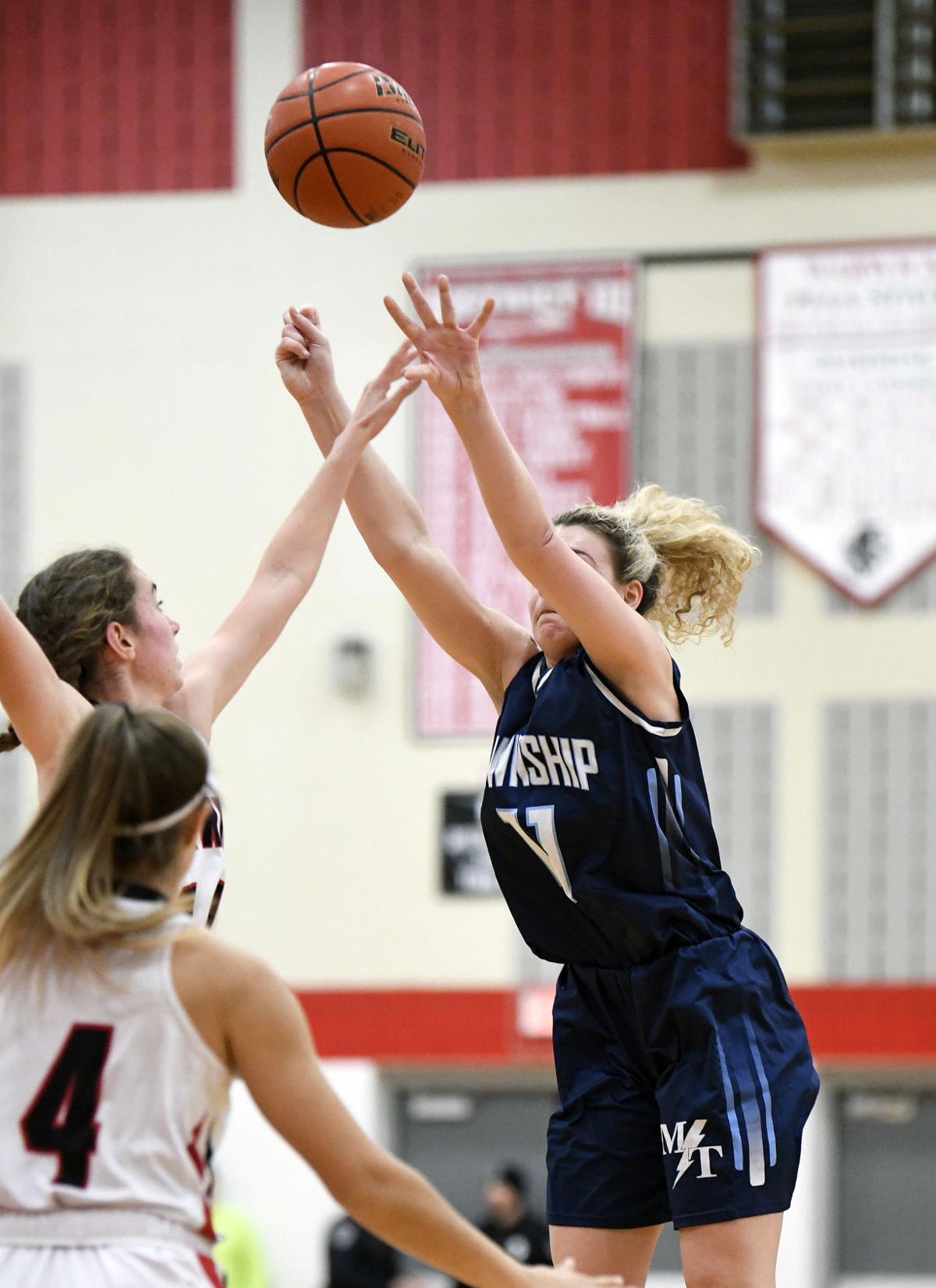 Manheim Township Girls Turn Up Defensive Pressure Race Past Warwick In L L League Crossover Opener Sports Lancasteronline Com