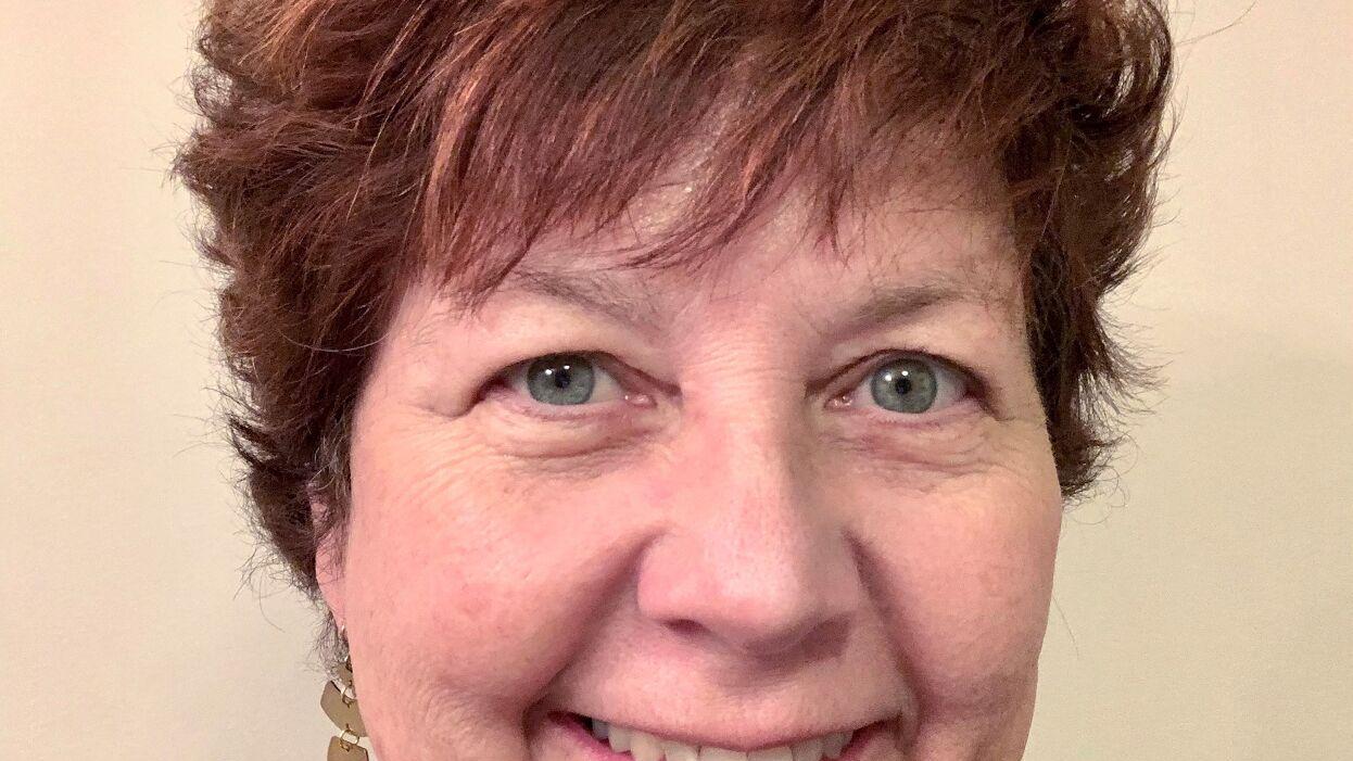 McCaskey art teacher's inspiring return from kidney transplant earns her teacher impact award - Vimarsana News