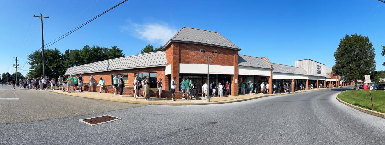 Eagles fans line up to snag retrostyle jerseys at the official Pro