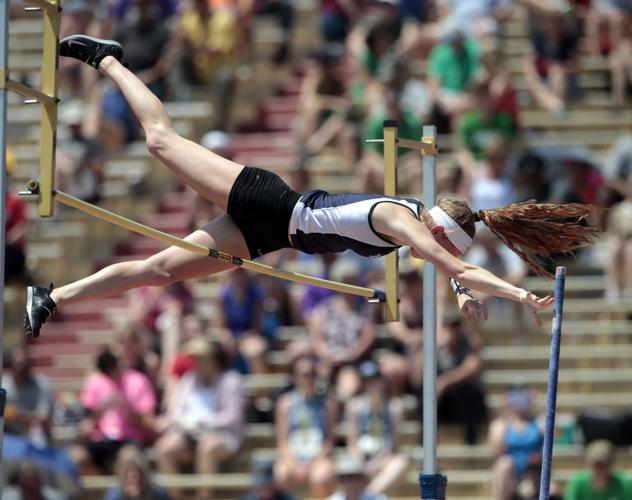 Manheim Township's Mackenzie Horn sets PIAA pole vault record in gold