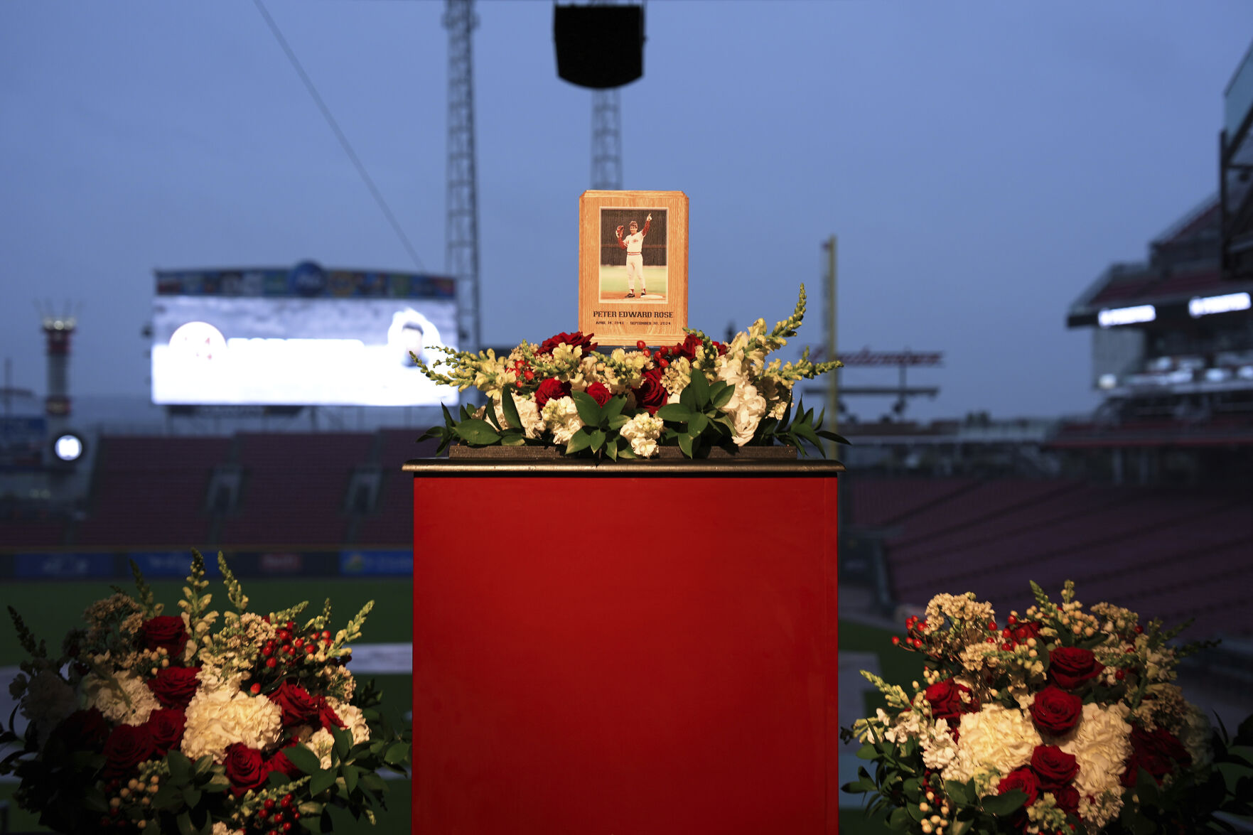 Reds Honor Pete Rose With A 14-hour Visitation At Great American Ball ...