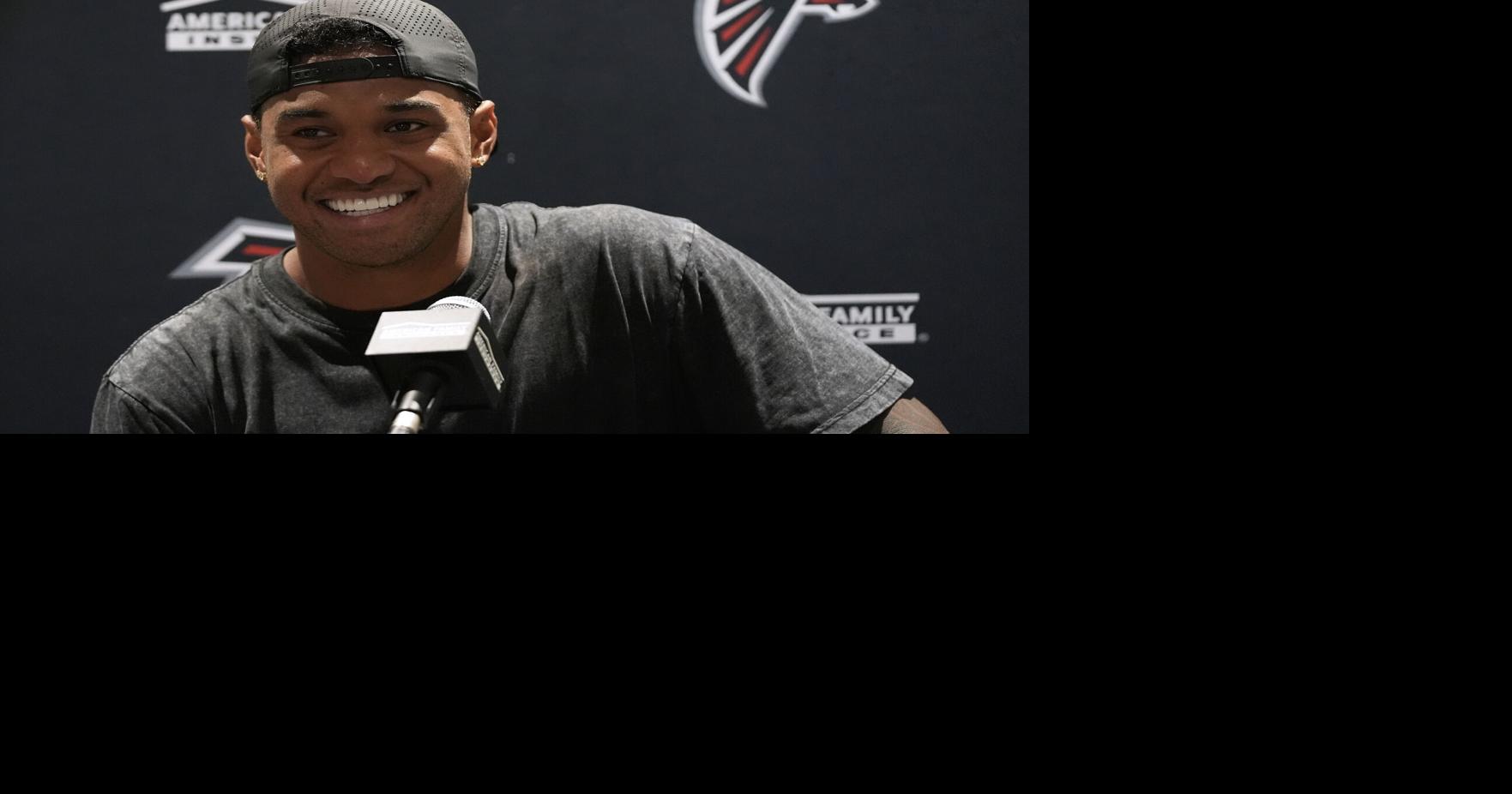 Falcons QB Tua Tagovailoa leaves practice with an oblique injury Atlanta Falcons quarterback Tua Tagovailoa left practice Thursday with an oblique injury AP Sep 10, 2026
