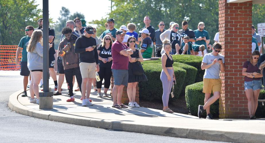 Eagles fans line up to snag retrostyle jerseys at the official Pro