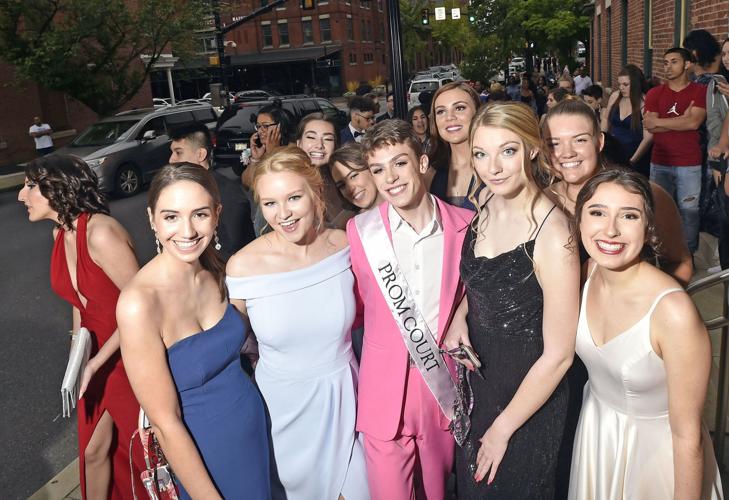 McCaskey students stun and impress at 2019 prom [photos] Local News