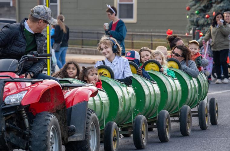 Season of (Mount) Joy at 25th Winterfest [photos] Entertainment